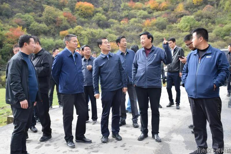 何谋保调研指导夏河县旅游产业发展工作