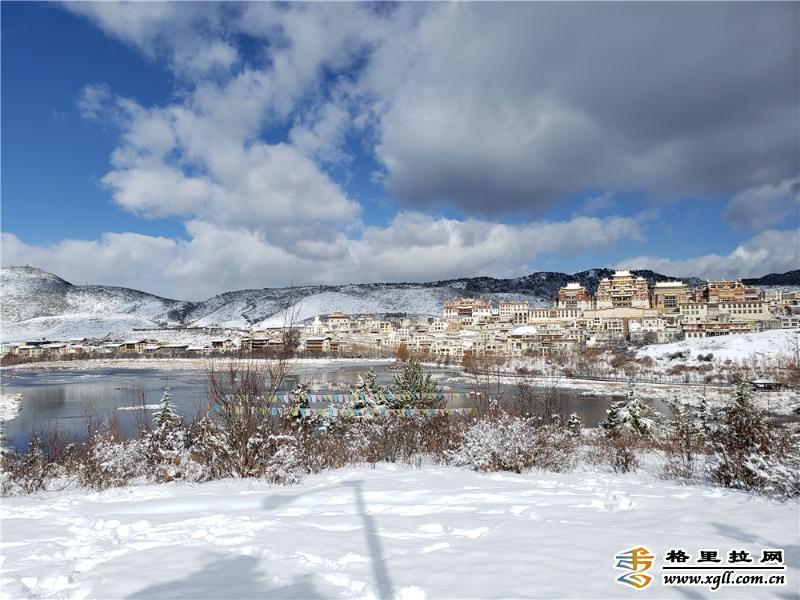 雪后的松赞林寺